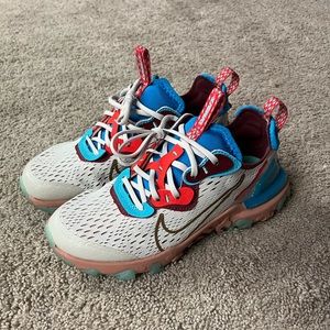 Nike React Vision Gradeschool Size 3.5